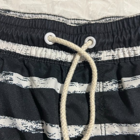 Old Navy Men's Swim Trunks - Size M - Picture 2 of 5